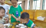 大带小：照顾弟弟妹妹
