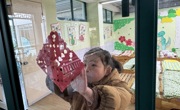 元旦：剪窗花、贴窗花