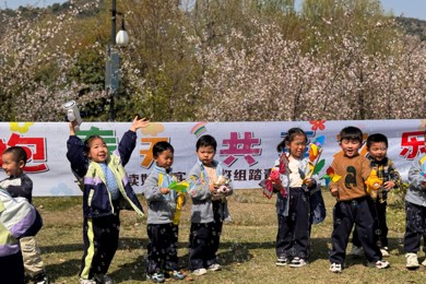 拥抱春天 共享欢乐 ——暨木渎姑苏实幼小班组亲子踏青活动