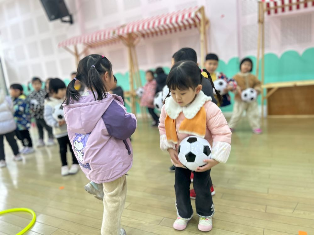 小班足球《种西瓜》