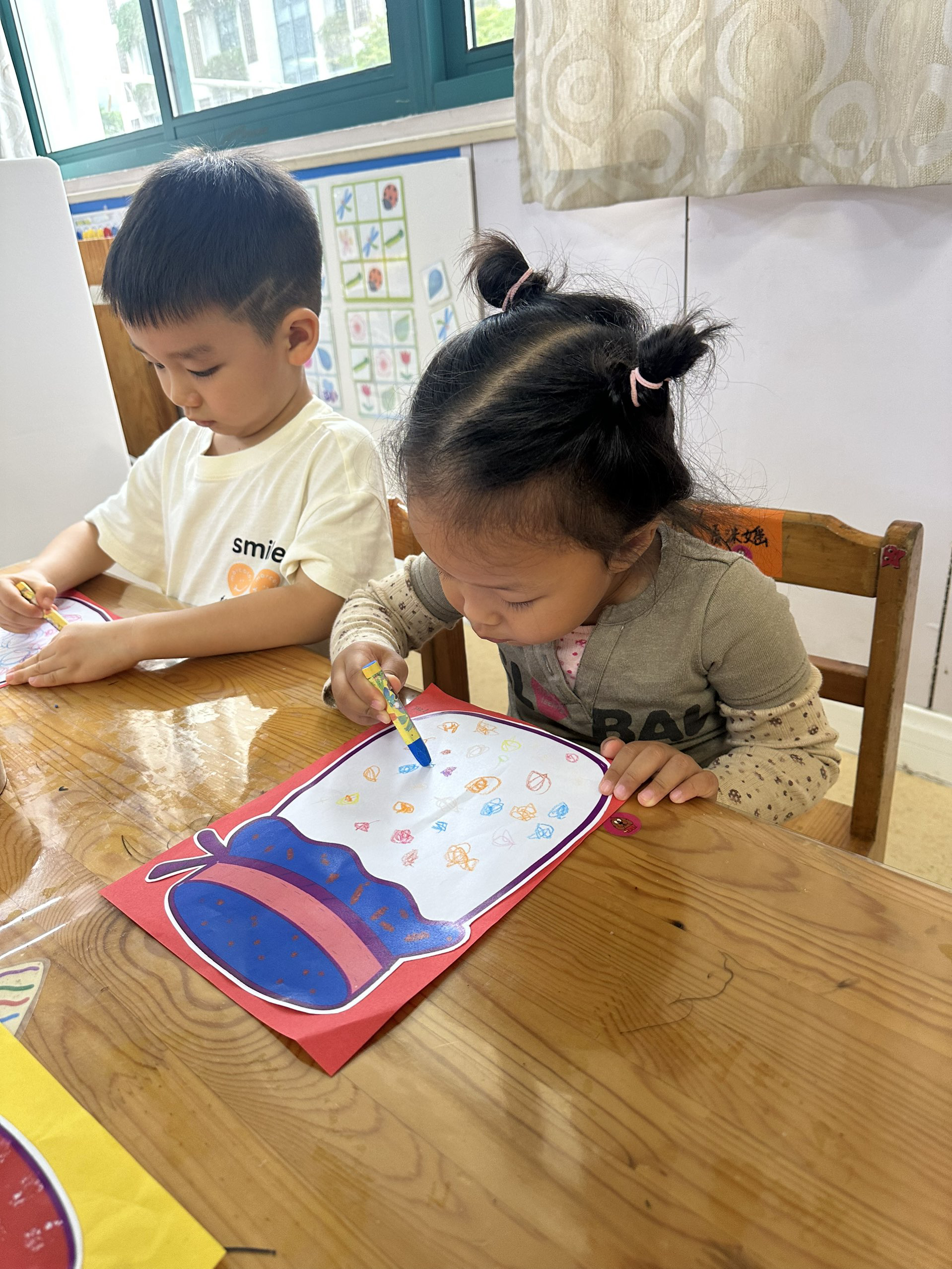 美术活动《甜甜的糖果》