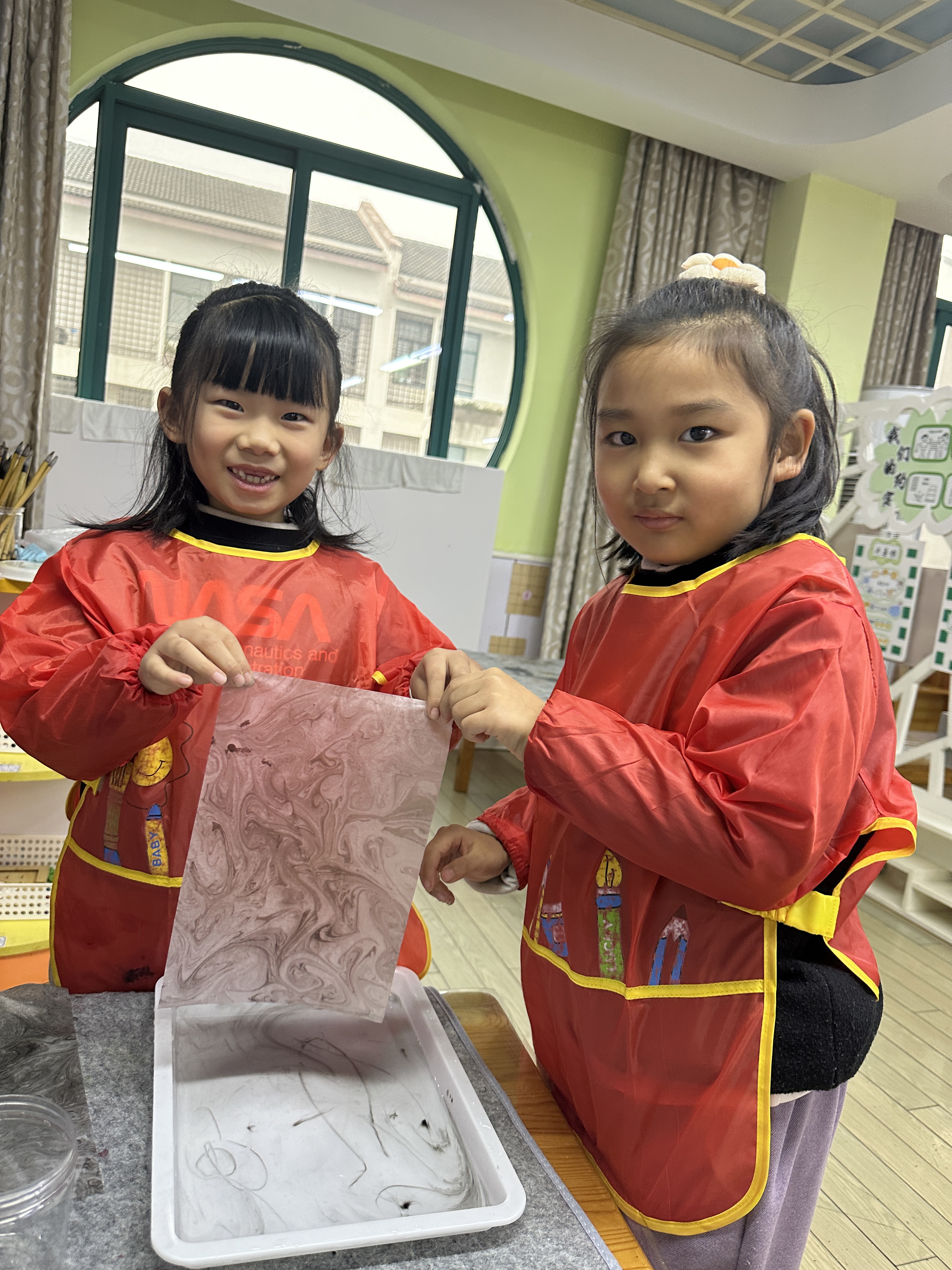 美术活动：水墨-水拓画